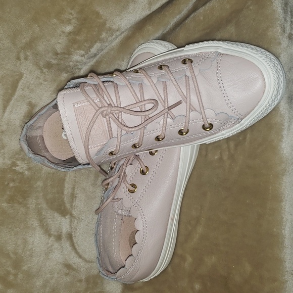 Converse Women's Chuck Taylor Scalloped Trainers Blush Leather - Picture 4 of 8